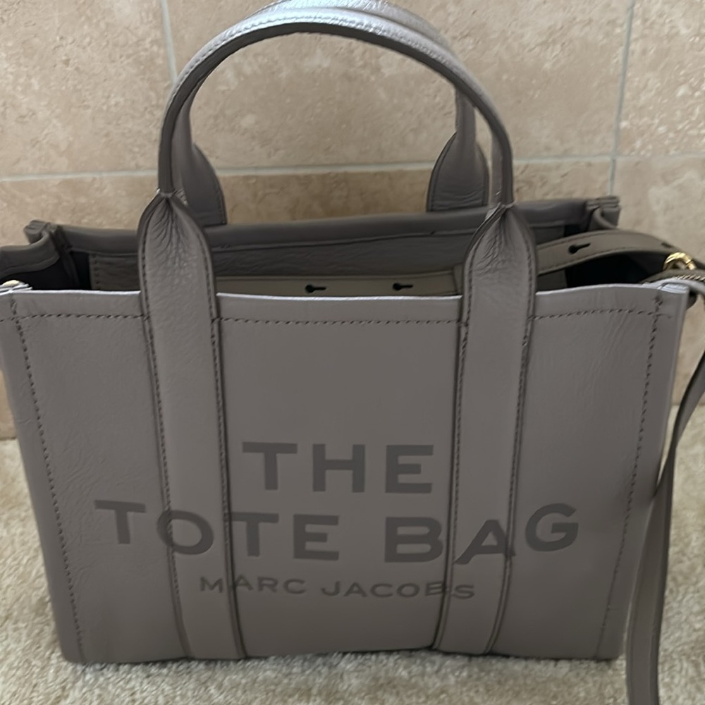 Marc Jacobs Leather Medium Tote Bag